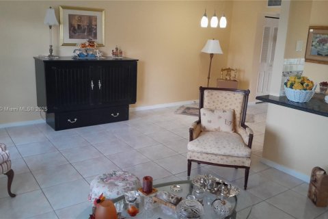 Condo in Deerfield Beach, Florida, 1 bedroom  № 2015576 - photo 6