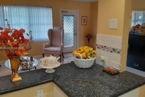 Condo in Deerfield Beach, Florida, 1 bedroom  № 2015576 - photo 13