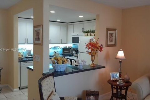 Condo in Deerfield Beach, Florida, 1 bedroom  № 2015576 - photo 9