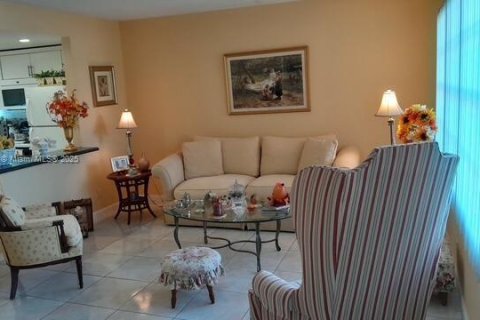 Condo in Deerfield Beach, Florida, 1 bedroom  № 2015576 - photo 7