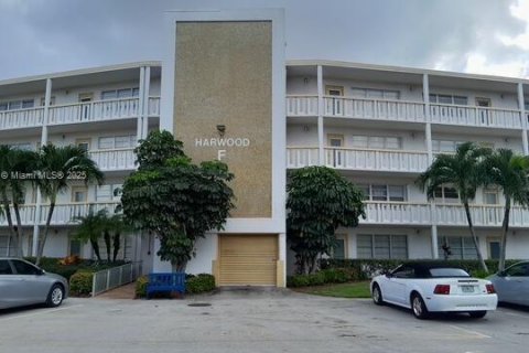 Condo in Deerfield Beach, Florida, 1 bedroom  № 2015576 - photo 29