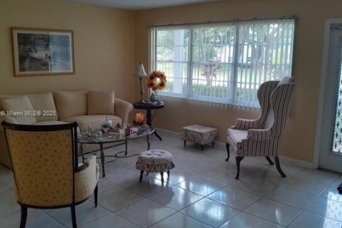 Condo in Deerfield Beach, Florida, 1 bedroom  № 2015576 - photo 4