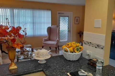 Condo in Deerfield Beach, Florida, 1 bedroom  № 2015576 - photo 12