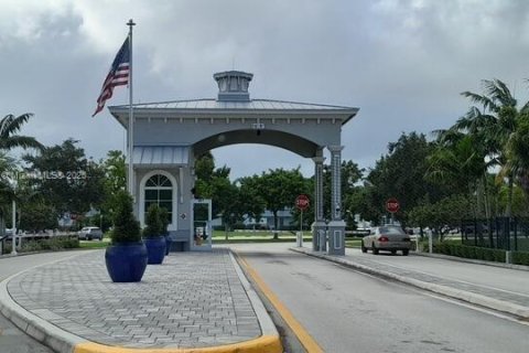 Condo in Deerfield Beach, Florida, 1 bedroom  № 2015576 - photo 2