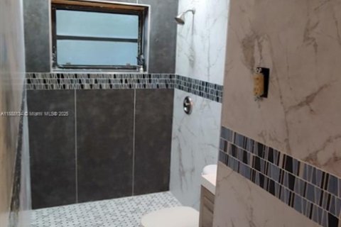 Снять в аренду виллу или дом в Майами, Флорида 3 спальни, 117.99м2, № 1938653 - фото 8