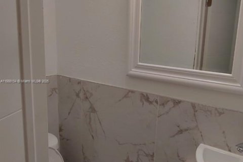 Снять в аренду виллу или дом в Майами, Флорида 3 спальни, 117.99м2, № 1938653 - фото 7