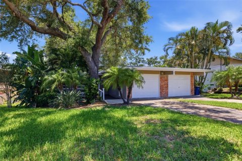 Casa en Clearwater, Florida 3 dormitorios, 186.27 m2 № 2199857