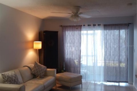 Condo in Saint Petersburg, Florida, 2 bedrooms  № 1717558 - photo 6