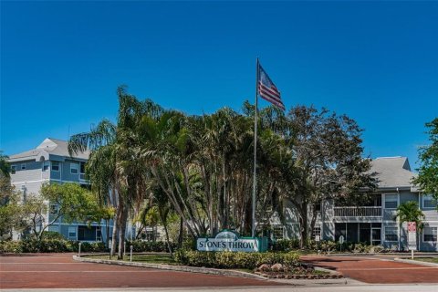 Condominio en alquiler en Saint Petersburg, Florida, 2 dormitorios, 71.53 m2 № 1717558 - foto 1
