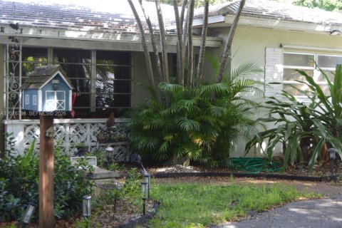 Casa en Biscayne Park, Florida 3 dormitorios, 243.13 m2 № 2318211