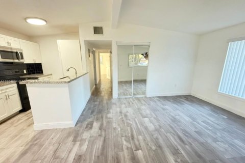 Casa en venta en Lauderhill, Florida, 3 dormitorios, 89.19 m2 № 1872552 - foto 5