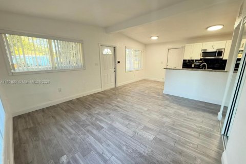 Casa en venta en Lauderhill, Florida, 3 dormitorios, 89.19 m2 № 1872552 - foto 7