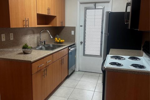 Condominio en alquiler en Hollywood, Florida, 1 dormitorio, 58.53 m2 № 1992137 - foto 1