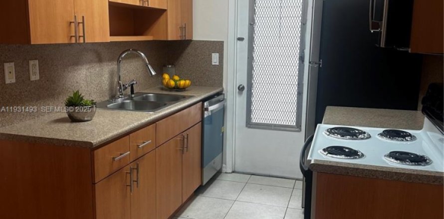 Condominio en Hollywood, Florida, 1 dormitorio  № 1992137