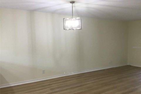 Condo in Largo, Florida, 2 bedrooms № 2234560 - photo 12