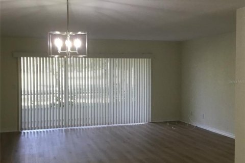 Condo in Largo, Florida, 2 bedrooms № 2234560 - photo 11
