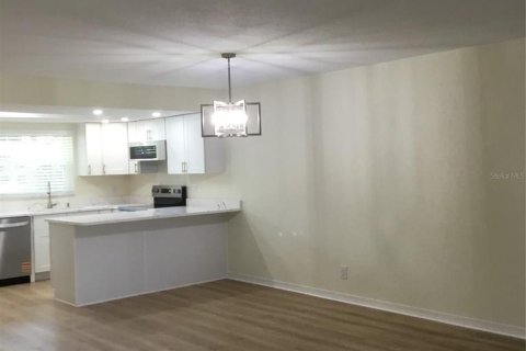 Condo in Largo, Florida, 2 bedrooms № 2234560 - photo 13