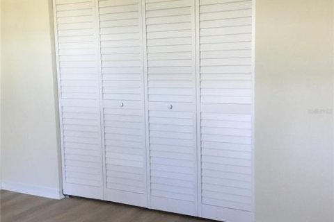 Condo in Largo, Florida, 2 bedrooms № 2234560 - photo 17