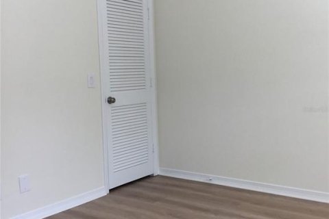 Condo in Largo, Florida, 2 bedrooms № 2234560 - photo 20