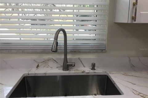 Condo in Largo, Florida, 2 bedrooms № 2234560 - photo 8