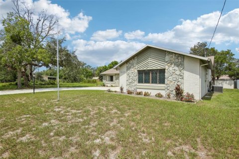 House in Spring Hill, Florida 3 bedrooms, 148.09 sq.m. № 2309809 - photo 5