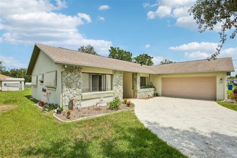House in Spring Hill, Florida 3 bedrooms, 148.09 sq.m. № 2309809 - photo 4