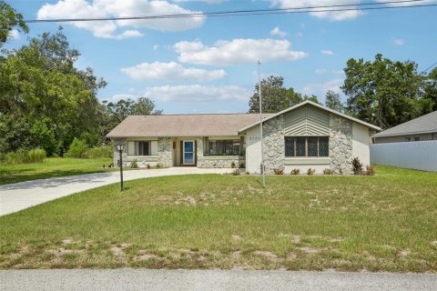 House in Spring Hill, Florida 3 bedrooms, 148.09 sq.m. № 2309809 - photo 2