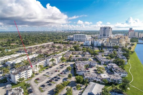 Condo in Miami, Florida, 1 bedroom  № 1461399 - photo 8