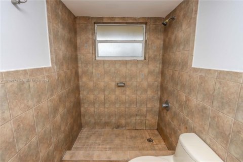 Condo in Miami, Florida, 1 bedroom  № 1461399 - photo 20