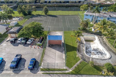 Condo in Miami, Florida, 1 bedroom  № 1461399 - photo 4