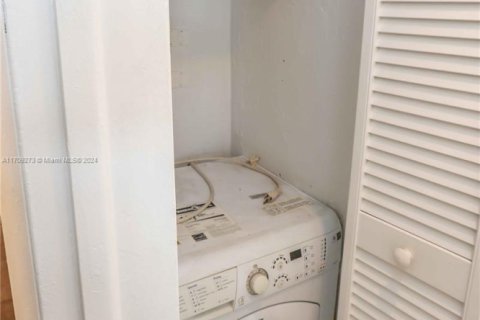 Condo in Miami, Florida, 1 bedroom  № 1461399 - photo 19