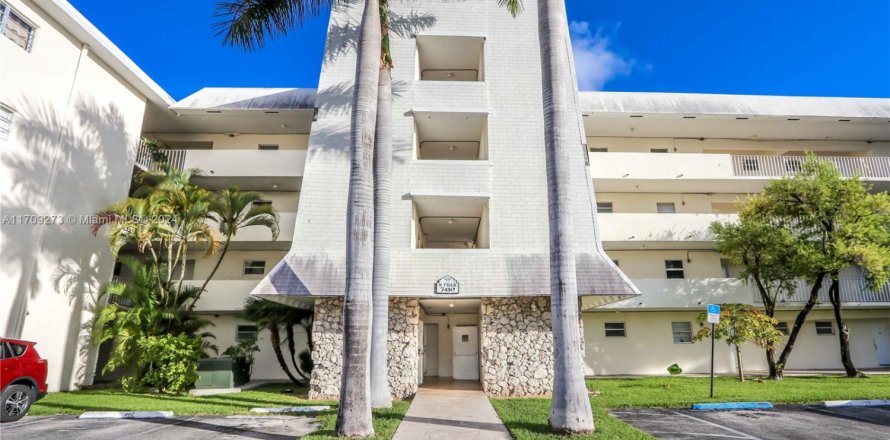 Condo in Miami, Florida, 1 bedroom № 1461399