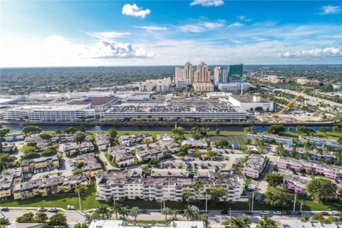 Condo in Miami, Florida, 1 bedroom  № 1461399 - photo 5