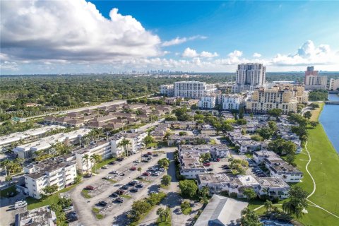 Condo in Miami, Florida, 1 bedroom  № 1461399 - photo 7