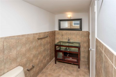 Condo in Miami, Florida, 1 bedroom  № 1461399 - photo 21