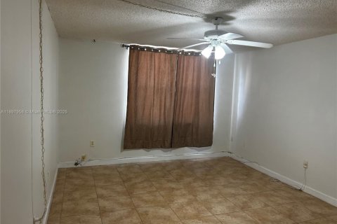 Снять в аренду кондоминиум в Майами, Флорида 1 спальня, 73.11м2, № 1950059 - фото 12