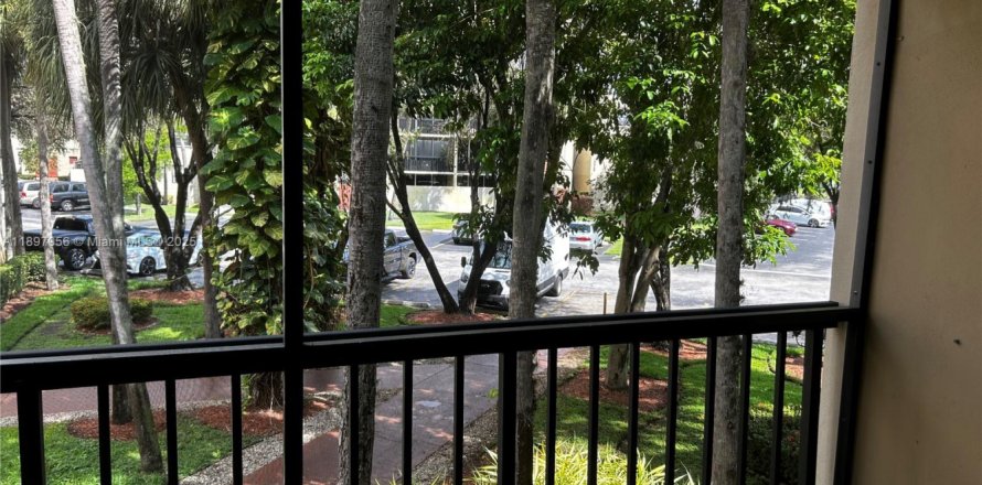 Кондоминиум с 1 спальней в Майами, Флорида № 1950059