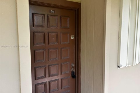 Снять в аренду кондоминиум в Майами, Флорида 1 спальня, 73.11м2, № 1950059 - фото 3