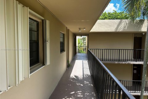 Снять в аренду кондоминиум в Майами, Флорида 1 спальня, 73.11м2, № 1950059 - фото 16