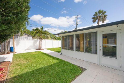 Casa en alquiler en Hollywood, Florida, 4 dormitorios, 179.49 m2 № 1065527 - foto 1