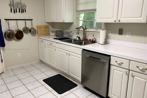 House in DeLand, Florida 3 bedrooms, 136.75 sq.m. № 1749911 - photo 16