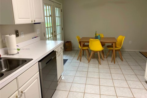 House in DeLand, Florida 3 bedrooms, 136.75 sq.m. № 1749911 - photo 17