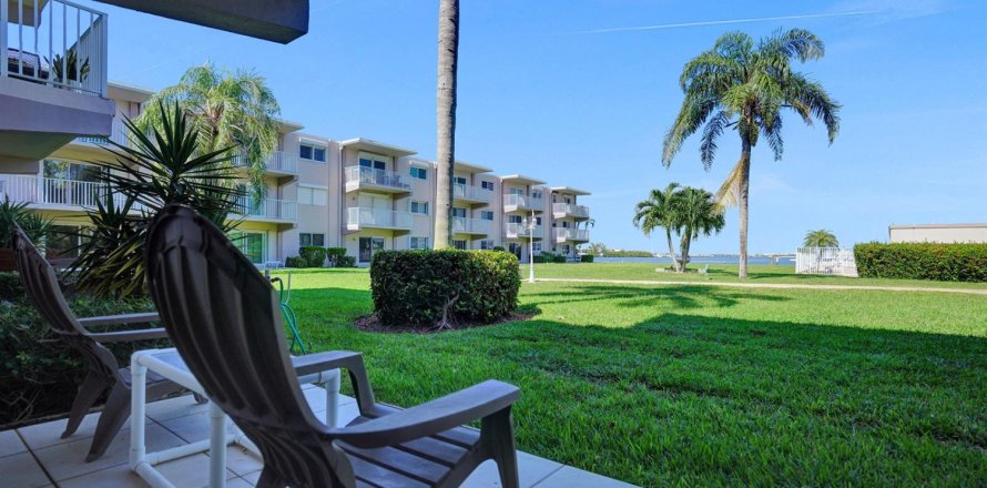 Condo à Lantana, Floride, 2 chambres  № 2084569