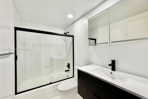 Condo in Hollywood, Florida, 1 bedroom  № 2036608 - photo 17