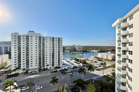 Condo in Hollywood, Florida, 1 bedroom  № 2036608 - photo 15