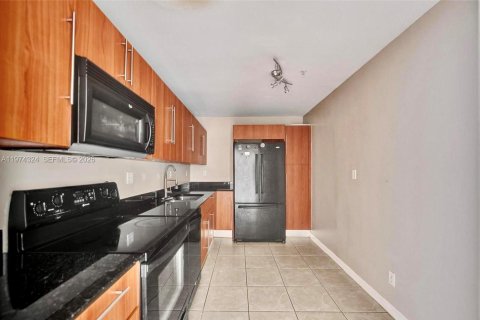 Condo in Hollywood, Florida, 1 bedroom  № 2036608 - photo 11