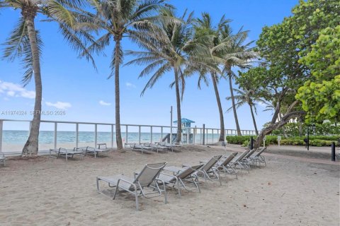 Condo in Hollywood, Florida, 1 bedroom  № 2036608 - photo 3