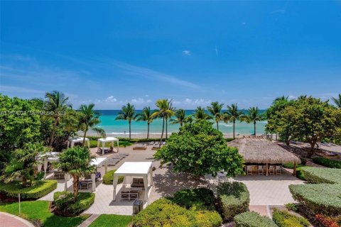 Condo in Hollywood, Florida, 1 bedroom  № 2036608 - photo 23