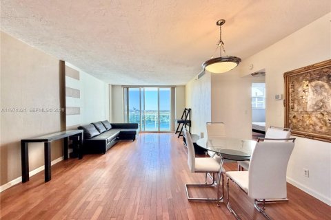 Condo in Hollywood, Florida, 1 bedroom  № 2036608 - photo 4