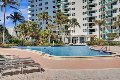 Condo in Hollywood, Florida, 1 bedroom  № 2036608 - photo 25